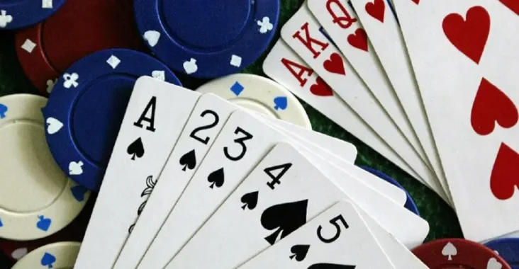 Bermain Poker Tiga Kartu